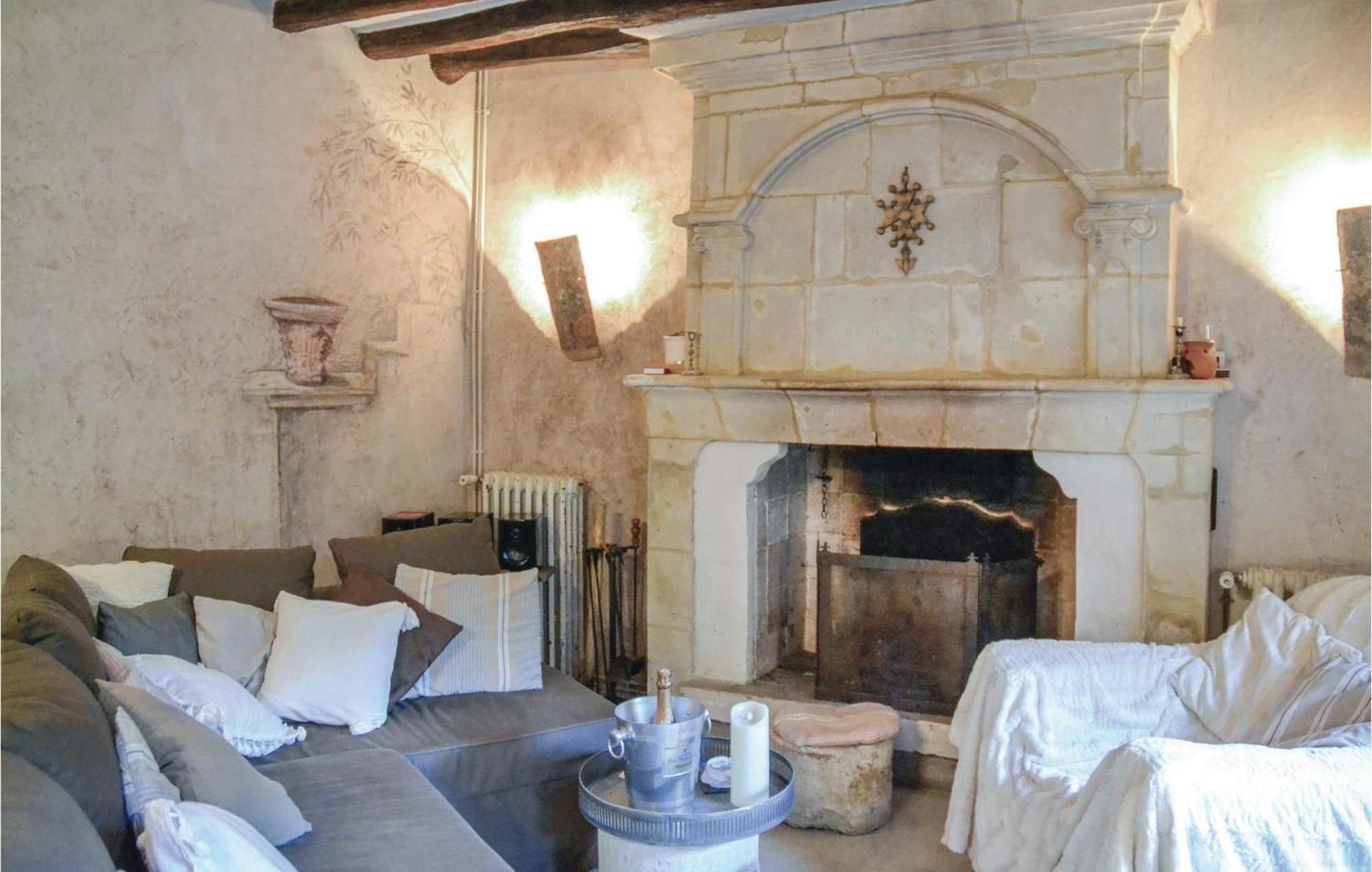 Cozy Home In Gennes With Kitchen Екстер'єр фото